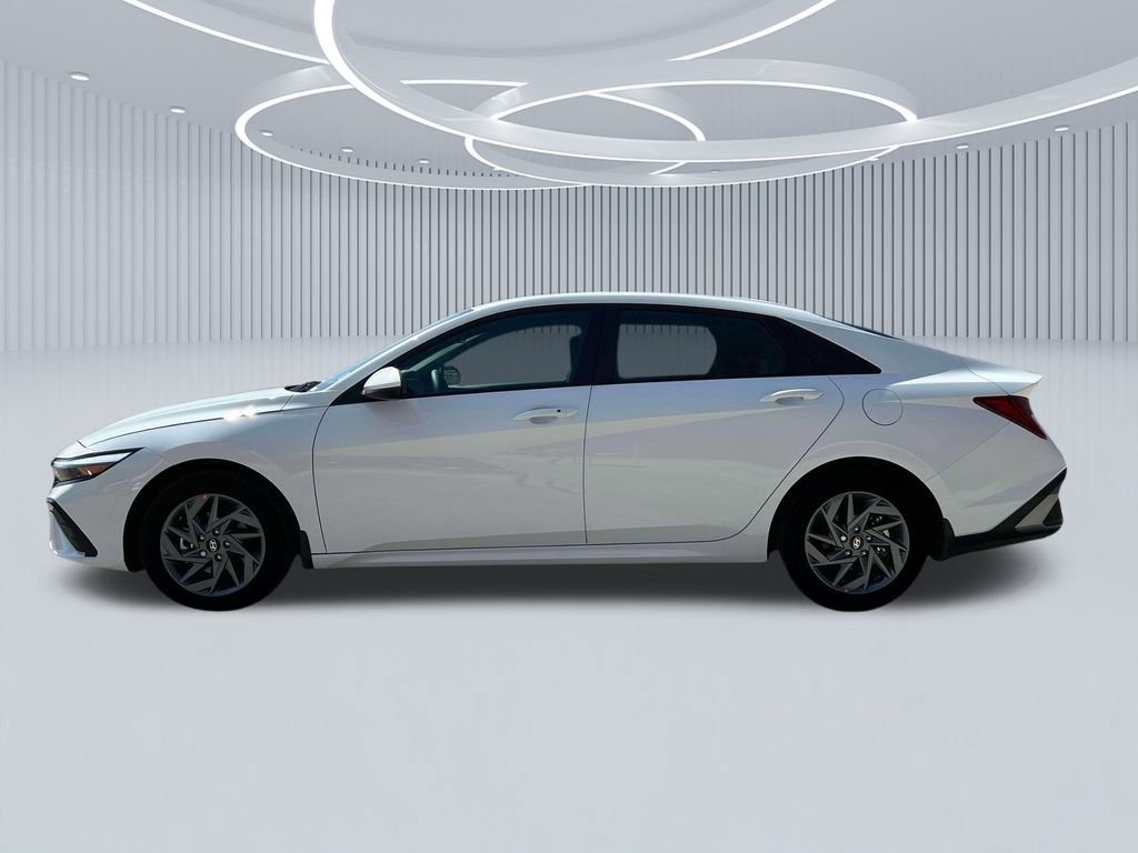 New 2025 Hyundai Elantra Blue image 3
