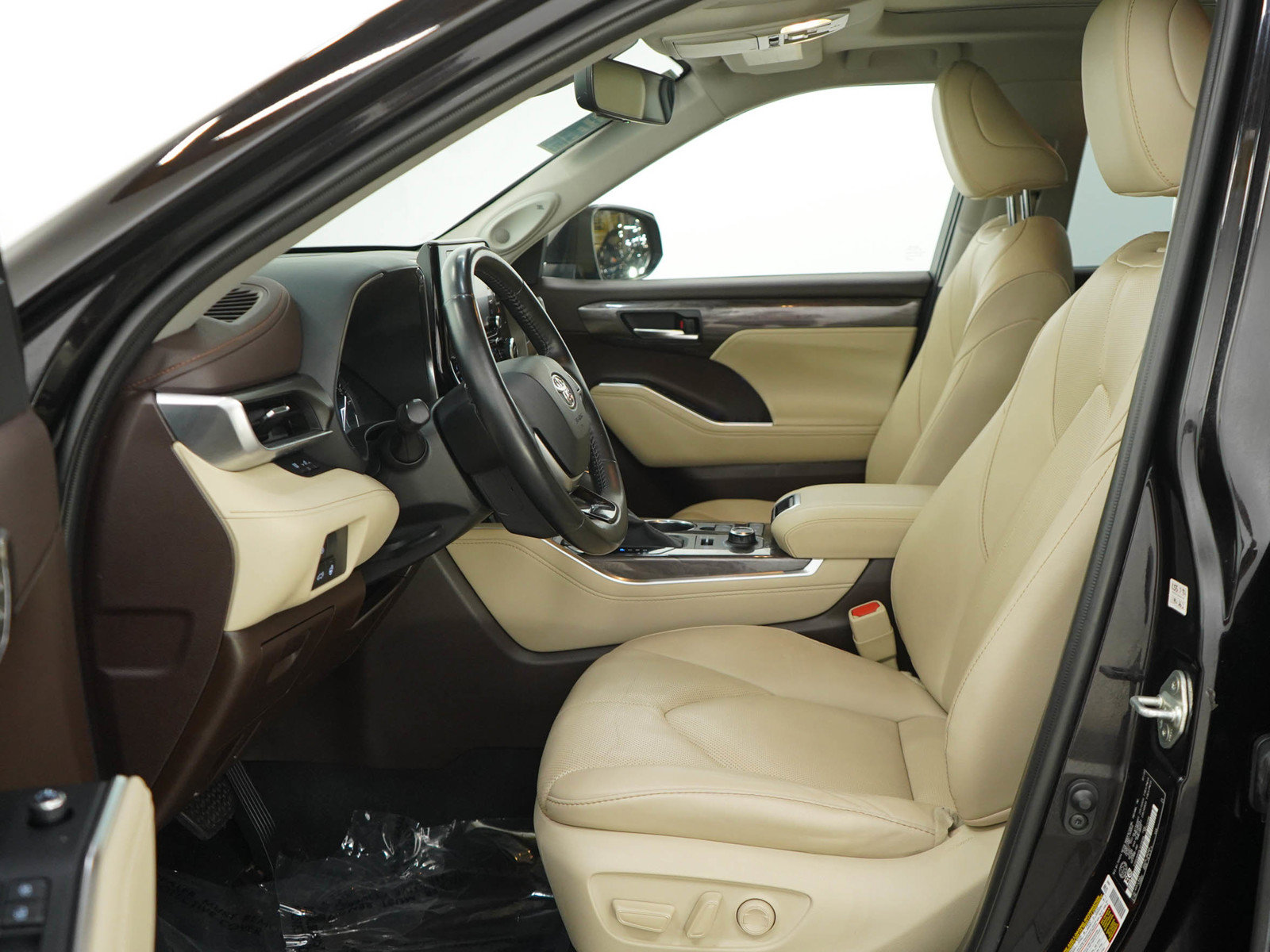 Used 2020 Toyota Highlander Limited AWD/4WD image 25