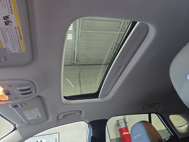 Used 2024 Chevrolet Trax ACTIV w/ Sunroof Package FWD image 30