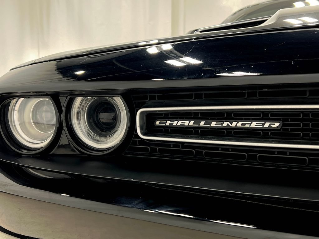 Used 2018 Dodge Challenger R/T w/ Performance Handling Group RWD image 41