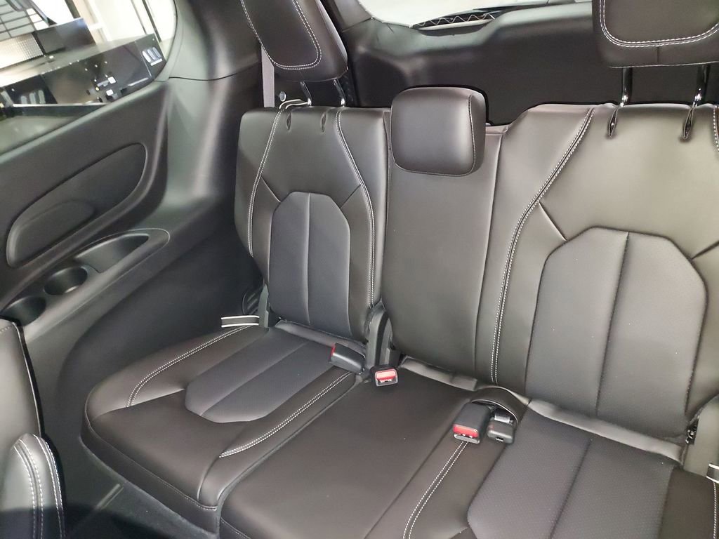 New 2026 Chrysler Pacifica Select image 28