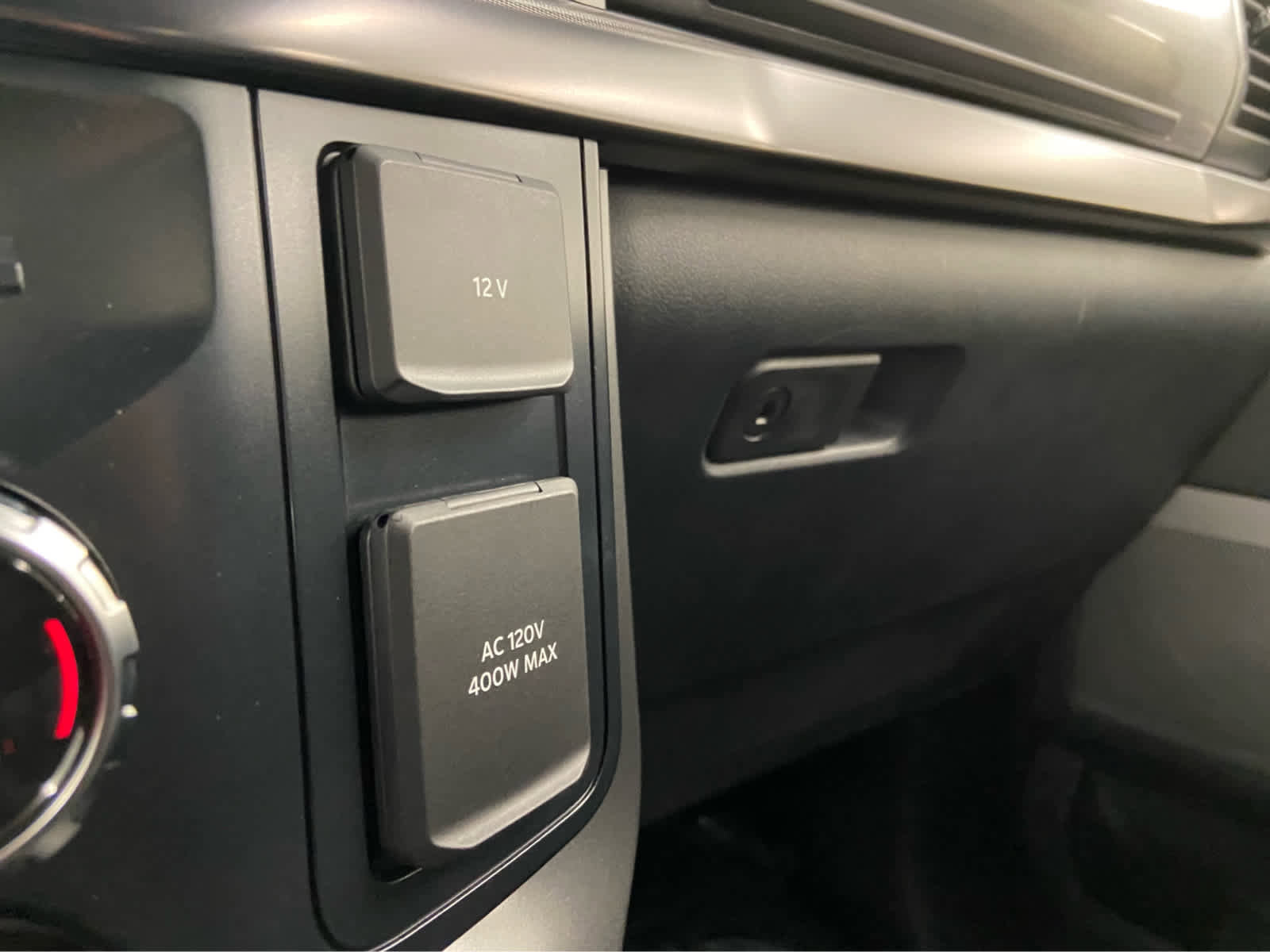 Used 2026 Ford F150 Lariat RWD image 37