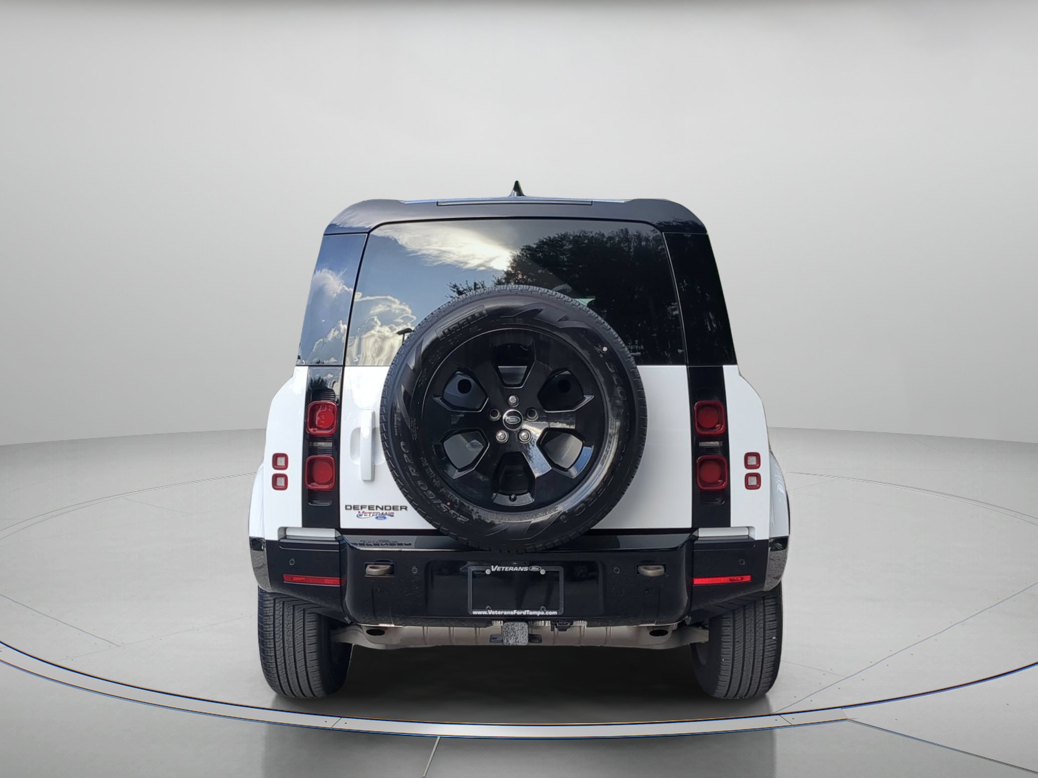 Used 2024 Land Rover Defender 110 X-Dynamic SE AWD/4WD image 41