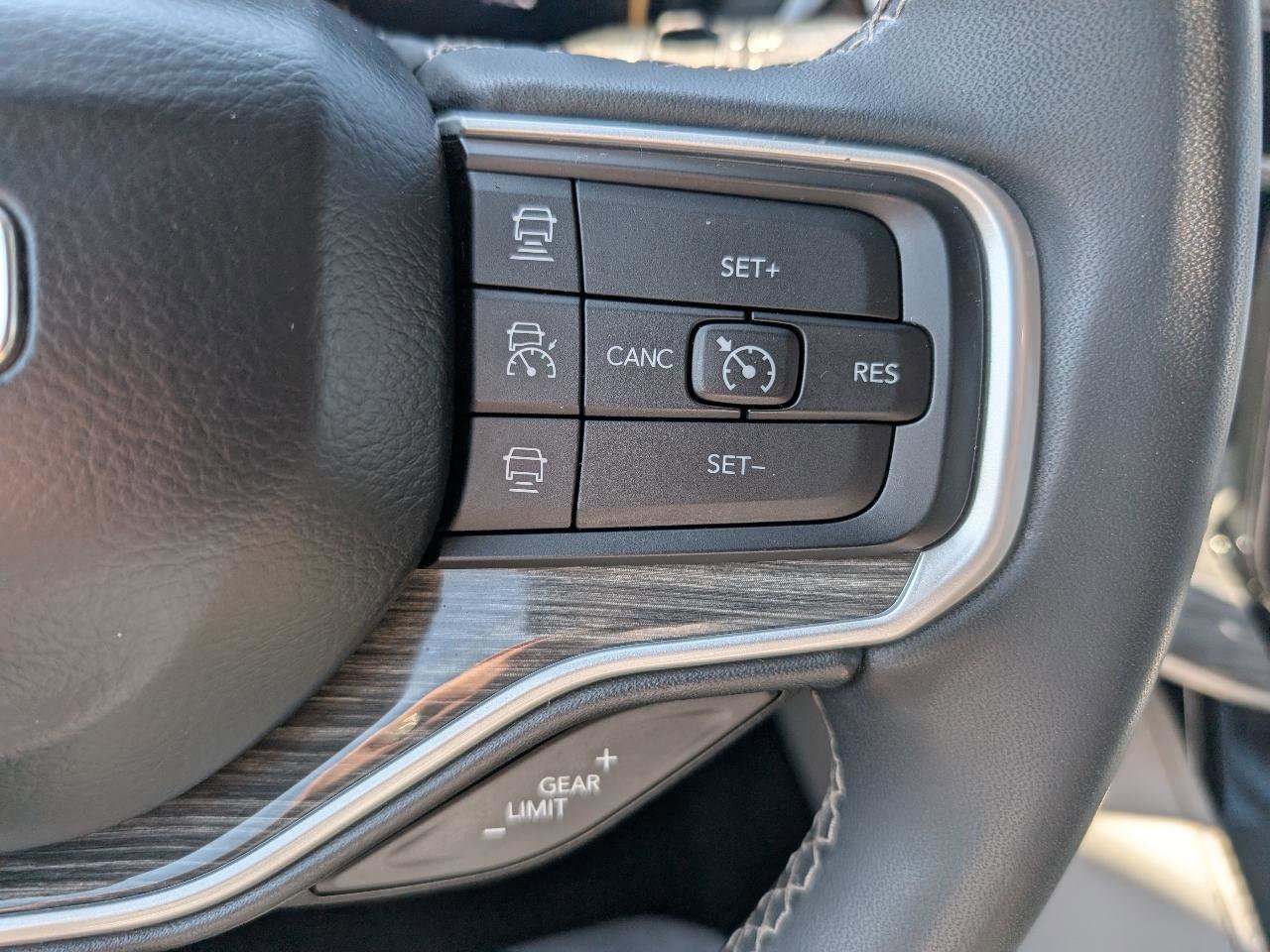 Used 2022 Jeep Wagoneer Series II AWD/4WD image 26