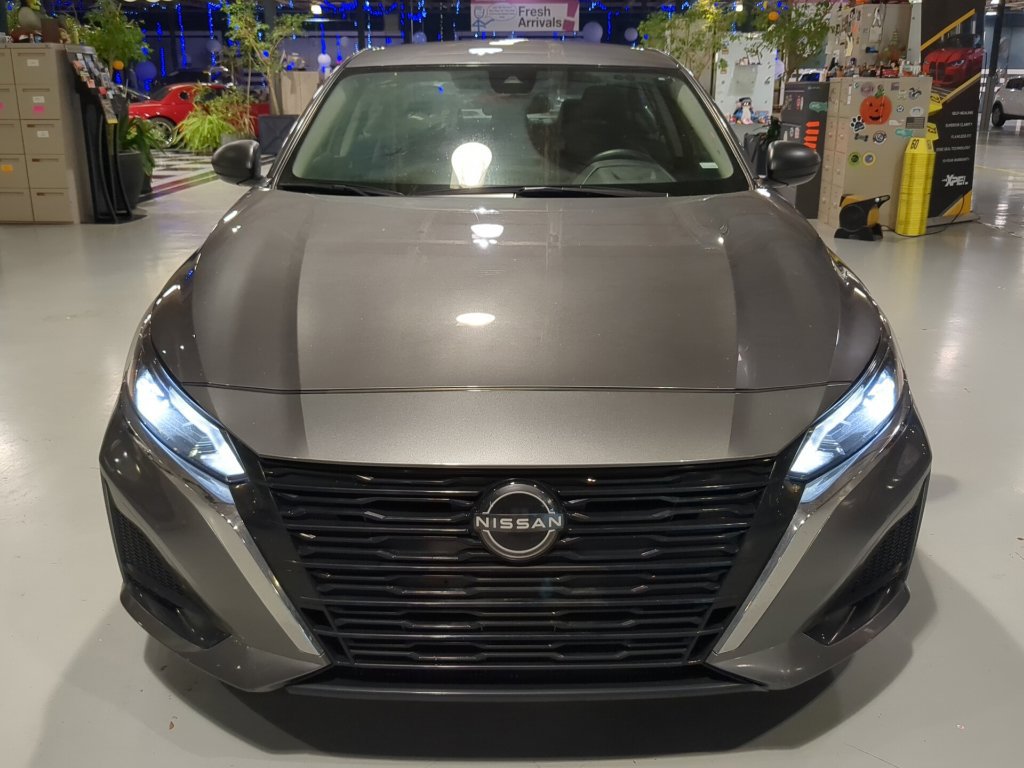 Used 2024 Nissan Altima 2.5 SV FWD image 3