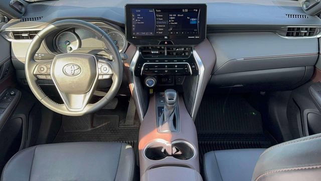 Used 2022 Toyota Venza XLE image 12