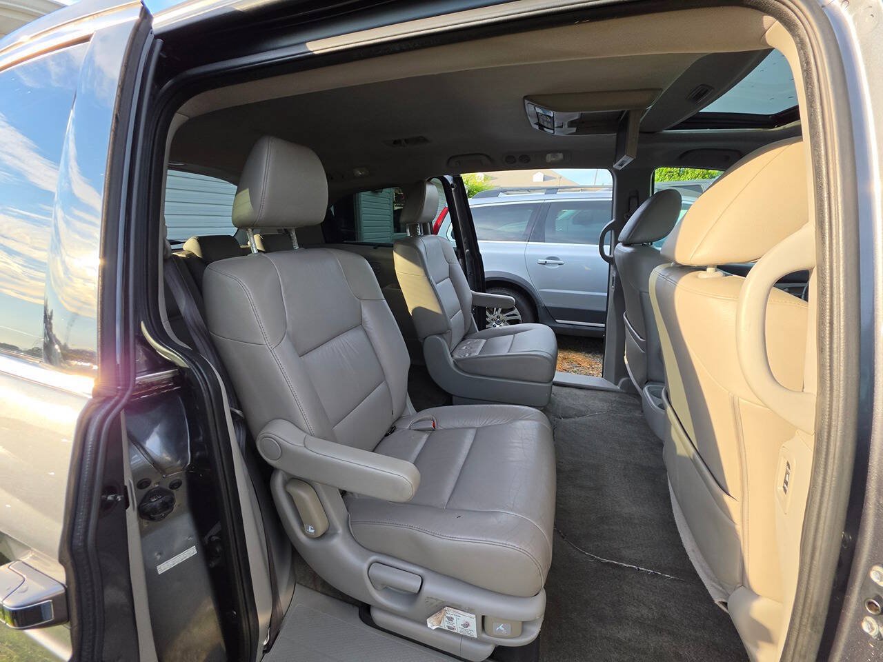 Used 2012 Honda Odyssey Touring Elite image 11