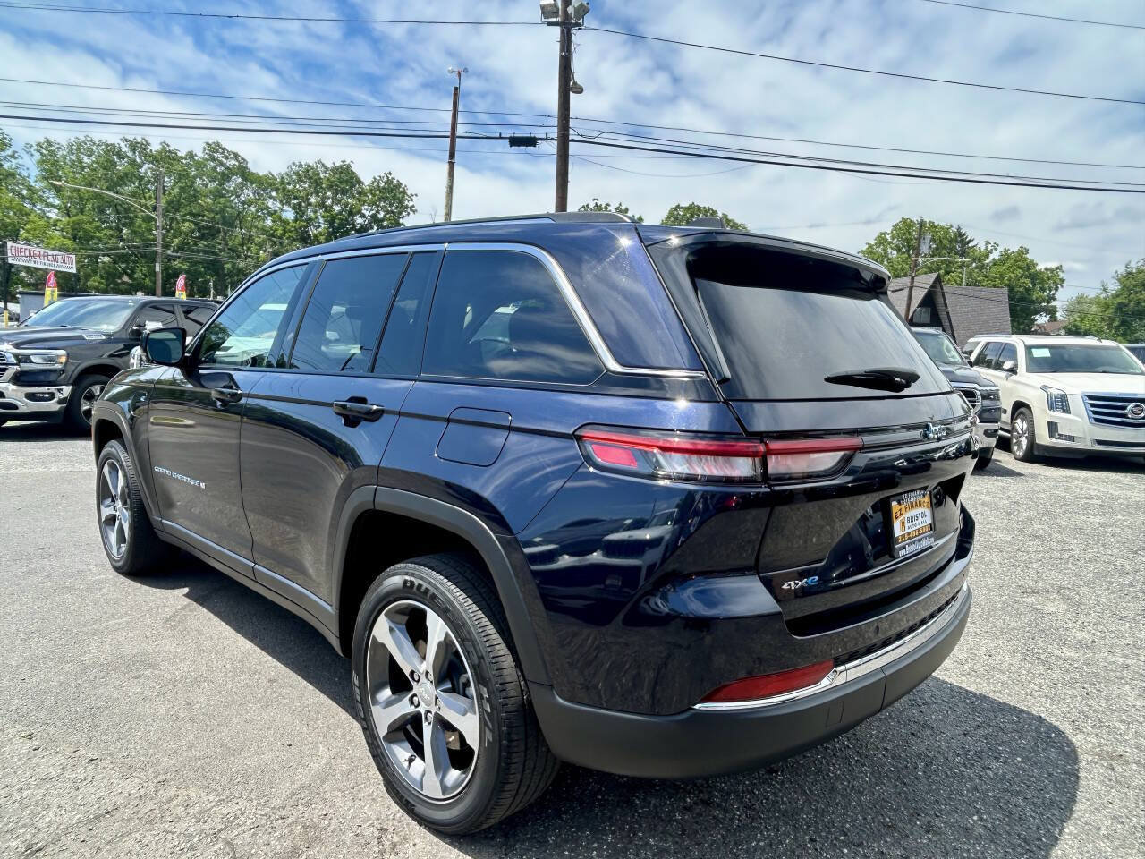 Used 2022 Jeep Grand Cherokee Limited 4xe AWD/4WD image 4