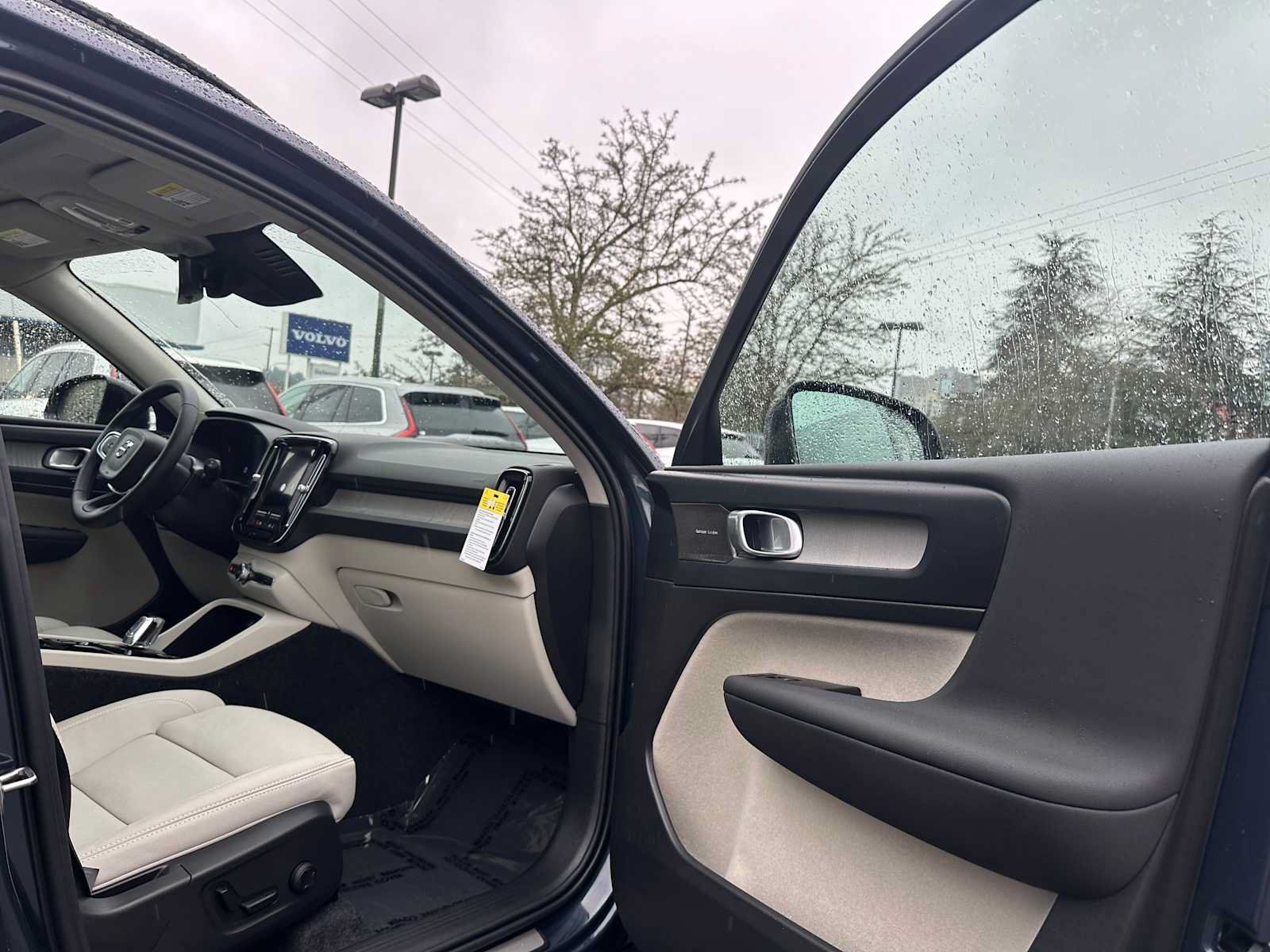New 2026 Volvo XC40 B5 Ultra w/ Climate Package AWD/4WD image 10