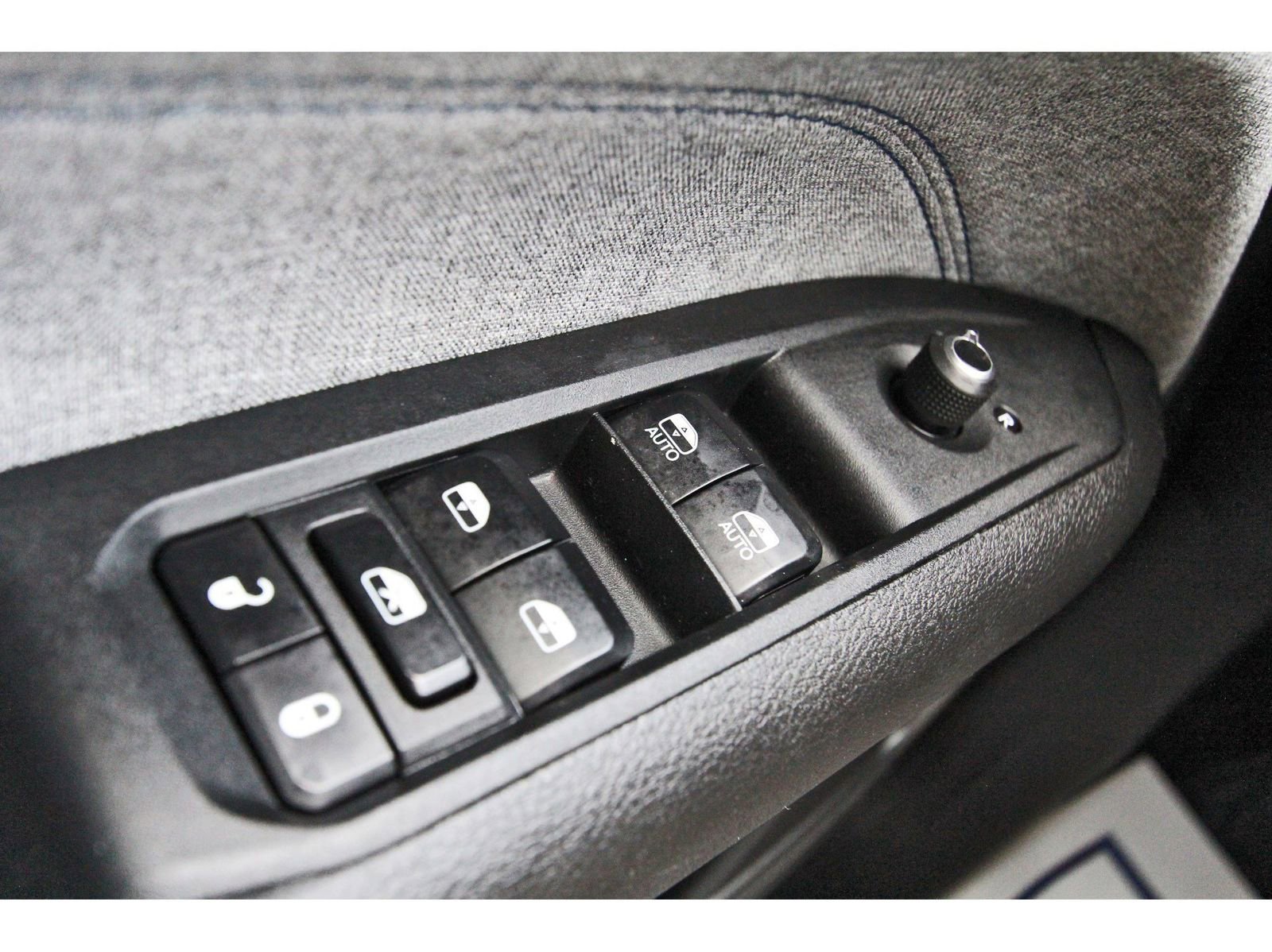 Used 2023 Jeep Compass Sport image 19