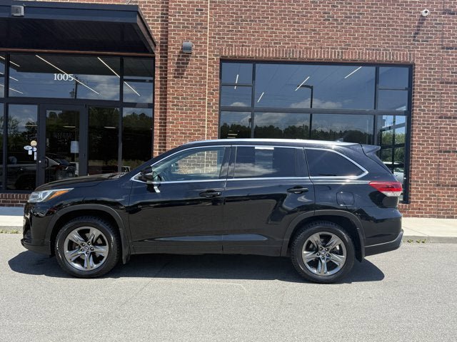 Used 2017 Toyota Highlander Limited AWD/4WD image 3