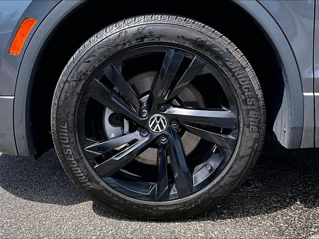 Used 2023 Volkswagen Tiguan SE R-Line AWD/4WD image 7