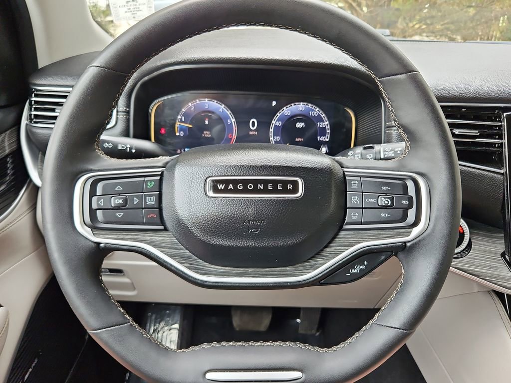 Used 2024 Jeep Wagoneer L Series II image 10