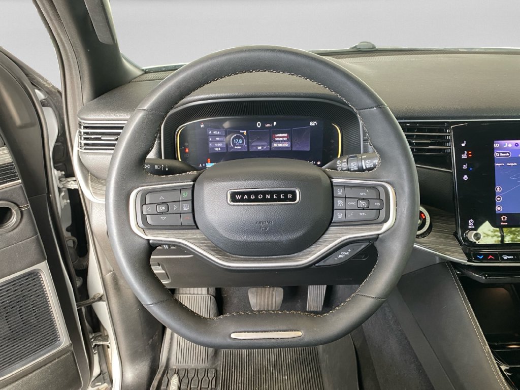 Used 2024 Jeep Wagoneer L Series II w/ Flexible Seating Group RWD image 12