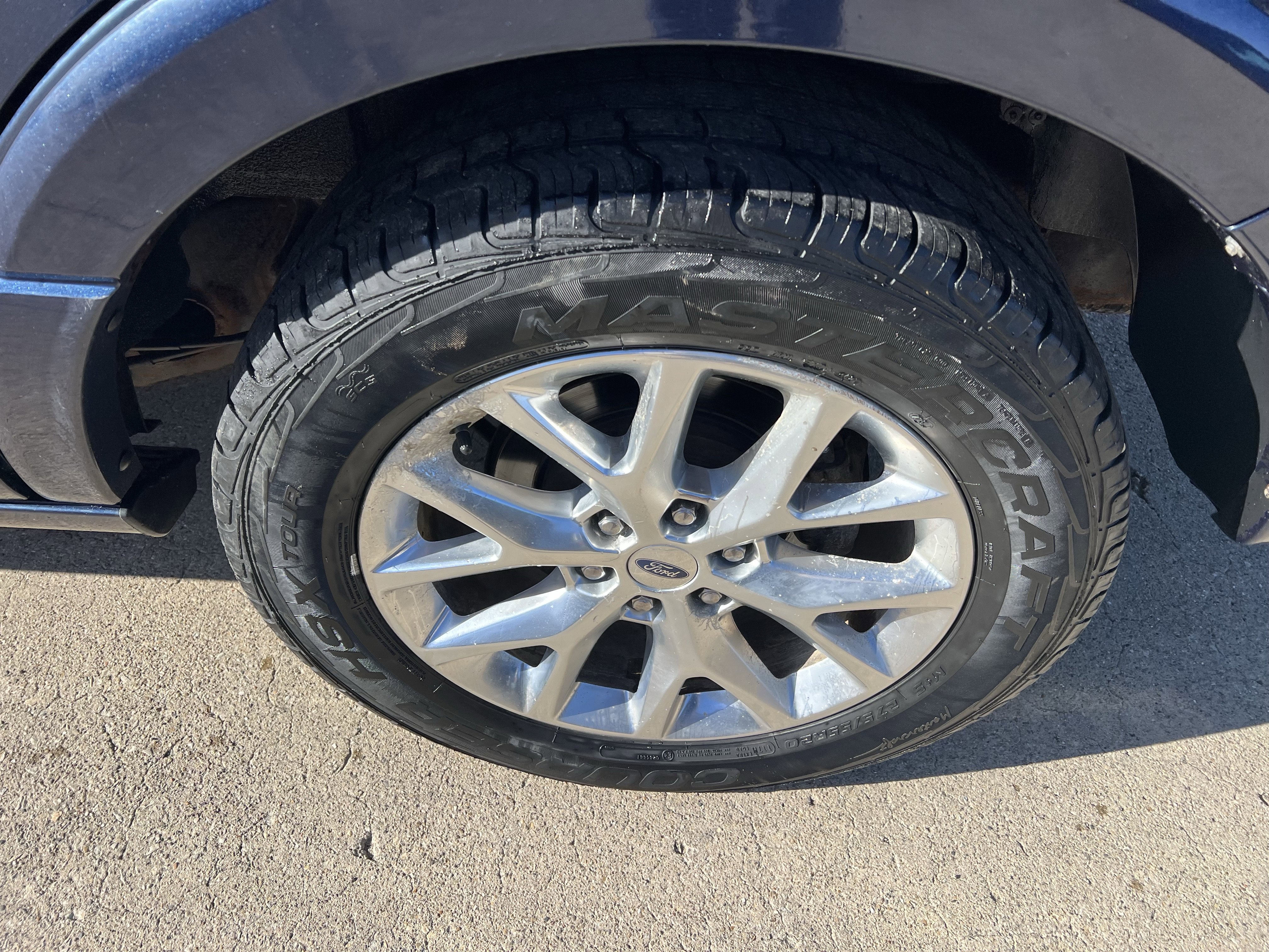 Used 2015 Ford Expedition Limited w/ Equipment Group 301A image 9