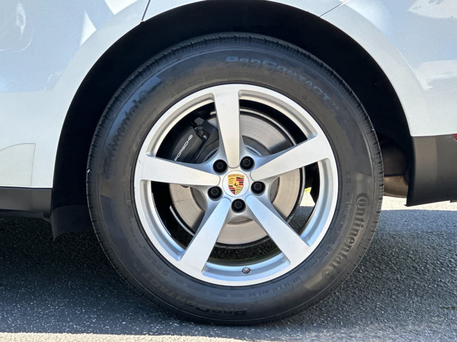 Certified 2019 Porsche Macan AWD/4WD image 30