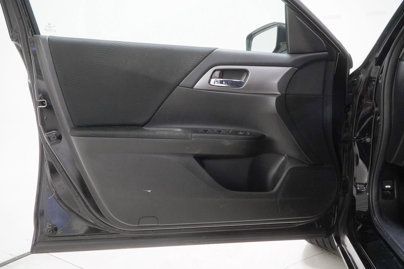 Used 2015 Honda Accord LX image 17