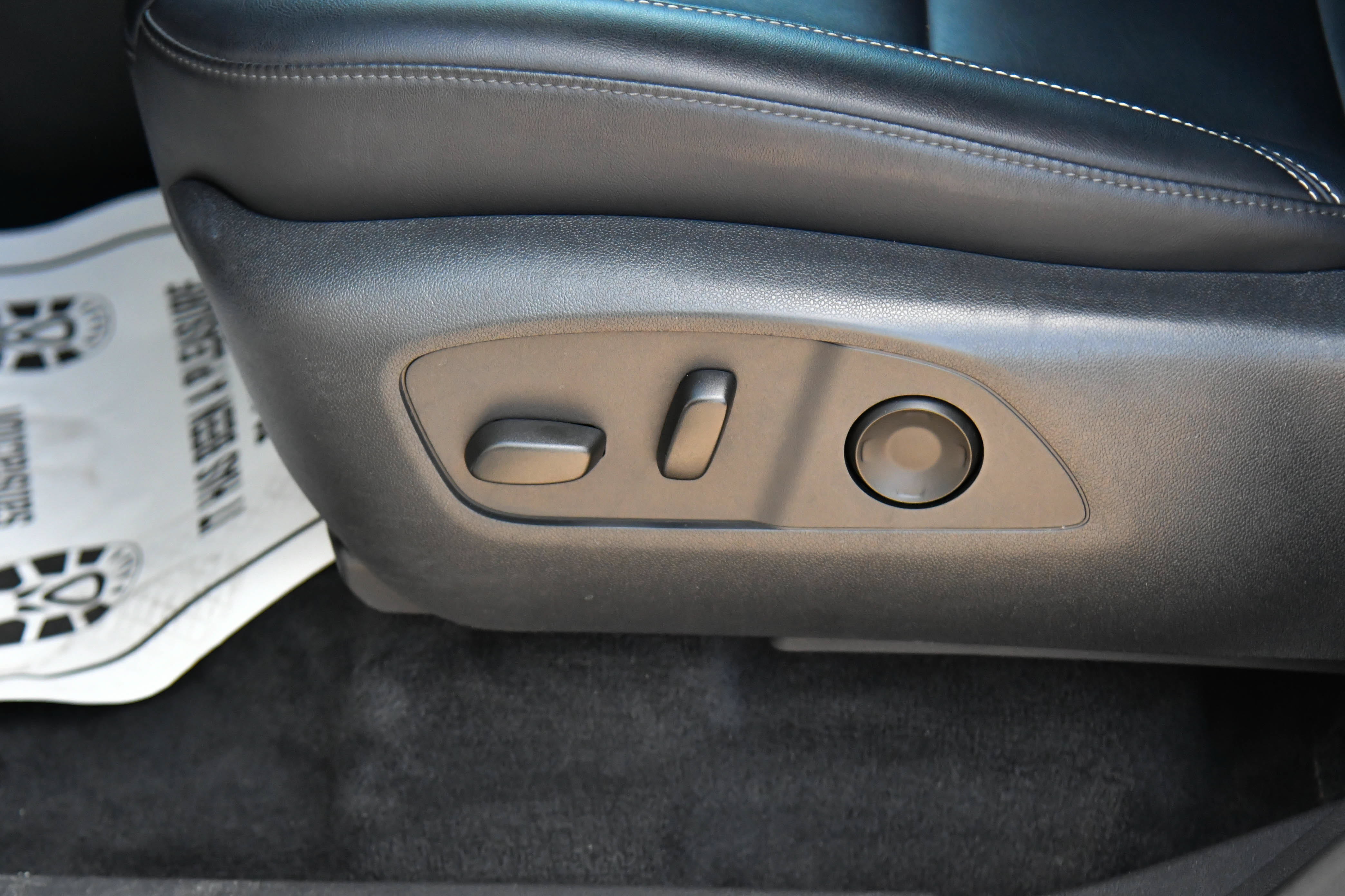 Used 2024 GMC Acadia Elevation FWD image 17