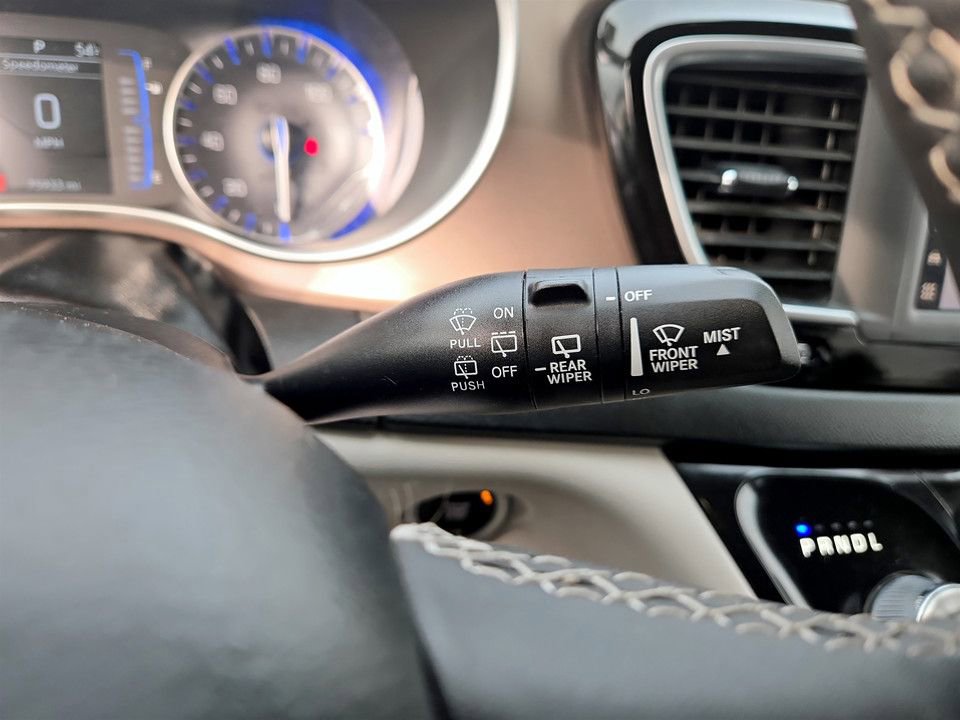 Used 2023 Chrysler Voyager LX image 18