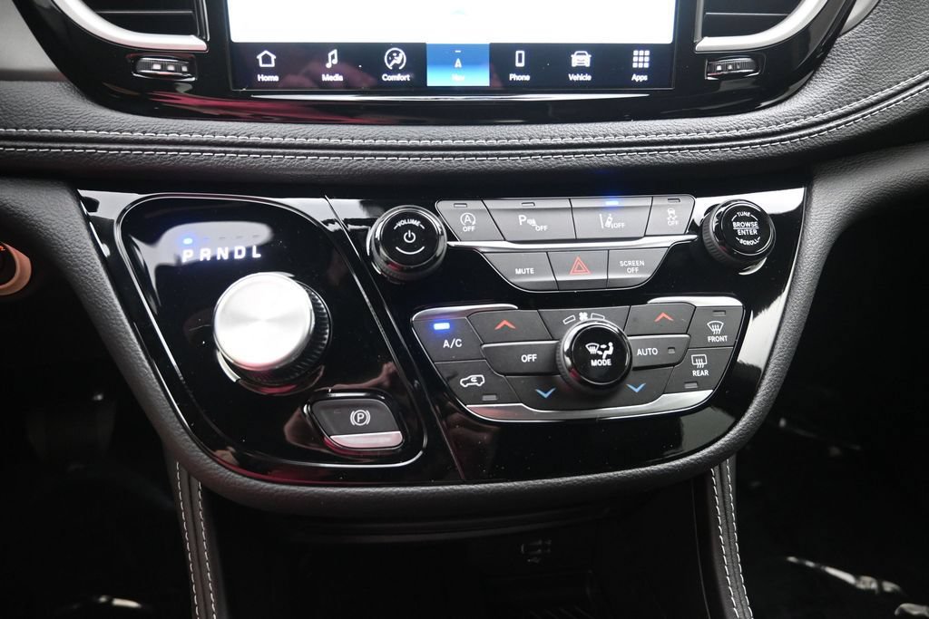 New 2027 Chrysler Pacifica Limited w/ Family Tech Group FWD image 19