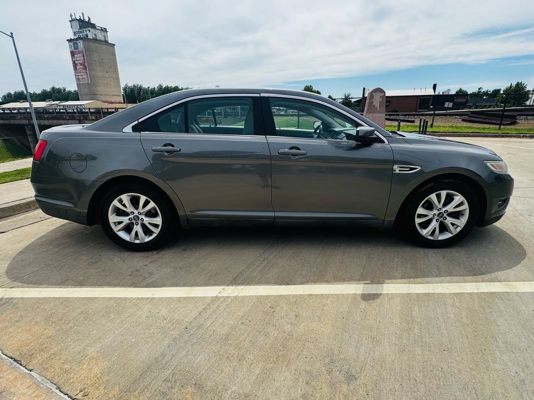 Used 2011 Ford Taurus SEL w/ 201A Rapid Spec Order Code FWD image 7