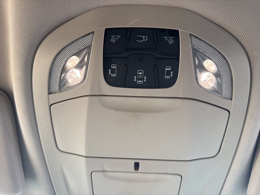 Used 2017 Chrysler Pacifica Touring-L FWD image 45