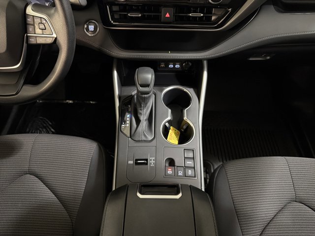 Used 2023 Toyota Highlander L FWD image 33