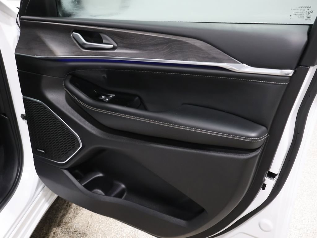 Certified 2024 Jeep Grand Cherokee Overland image 28