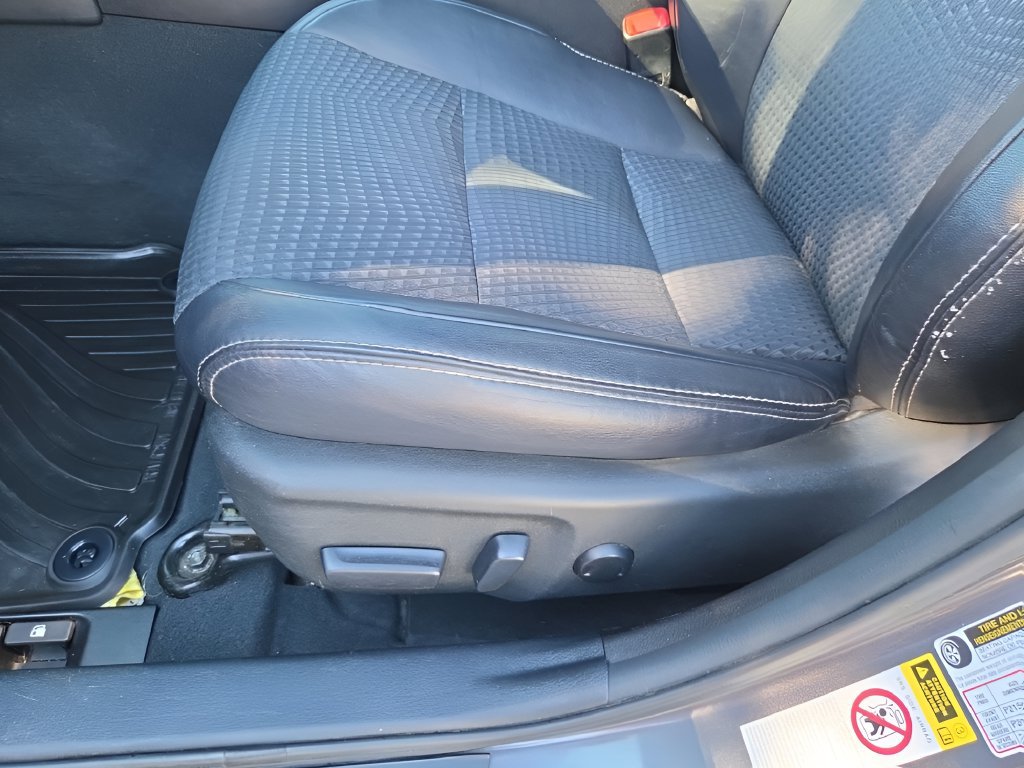 Used 2014 Toyota Camry SE FWD image 16