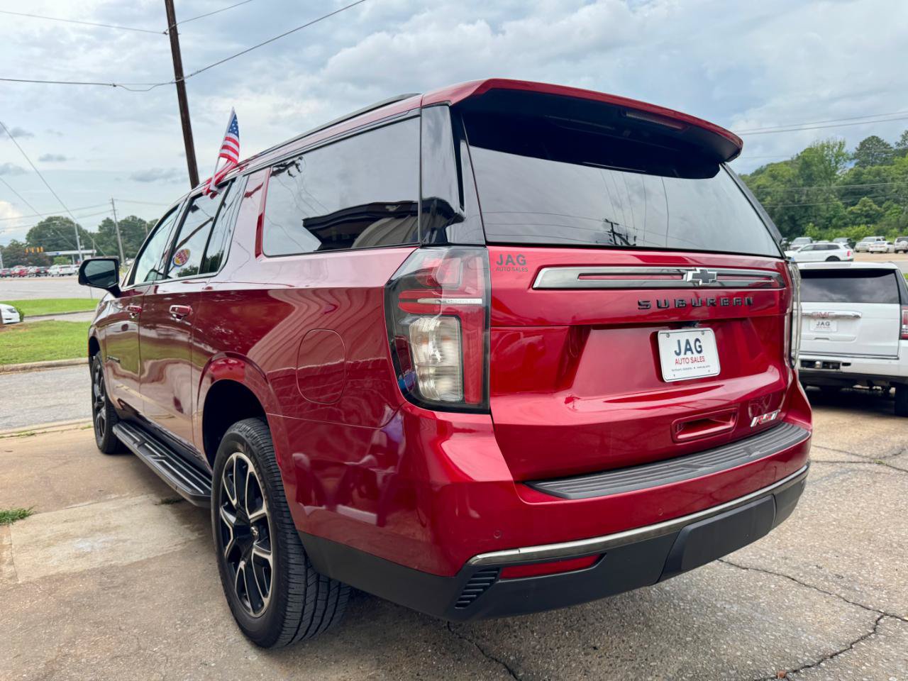 Used 2022 Chevrolet Suburban RST w/ Luxury Package RWD image 4