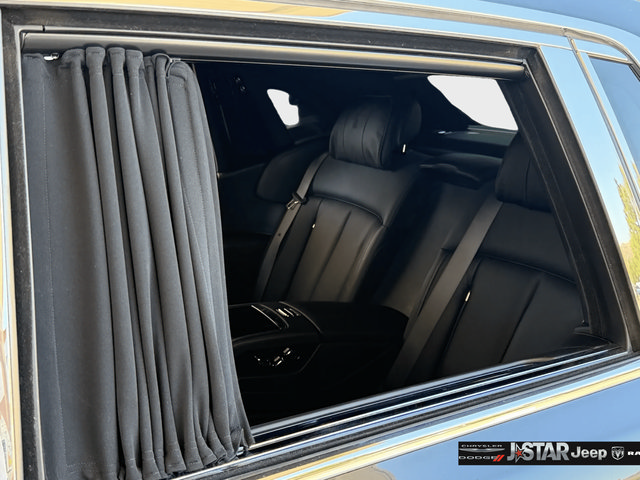 Used 2022 Rolls-Royce Phantom Sedan RWD image 29