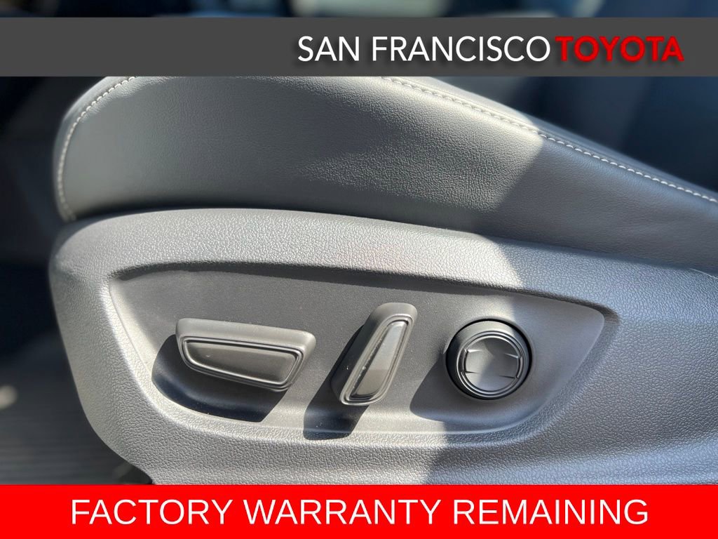 Certified 2025 Toyota Crown Signia image 13