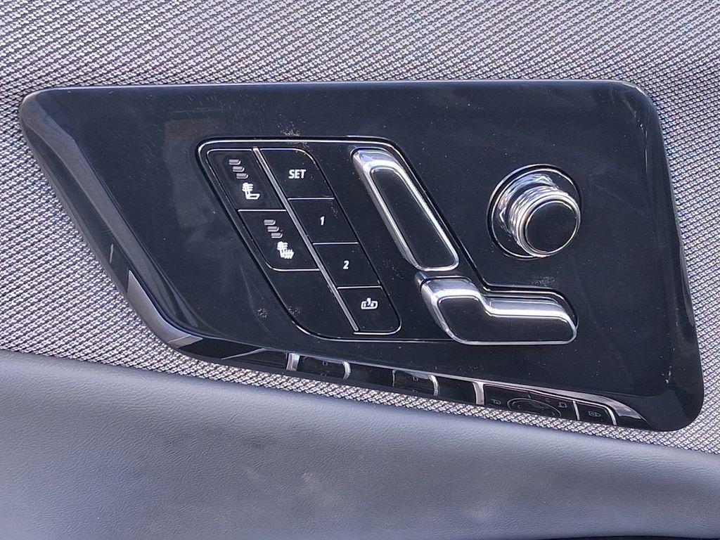 New 2026 Cadillac Optiq Sport 1 w/ LPO, ONYX Package RWD image 20