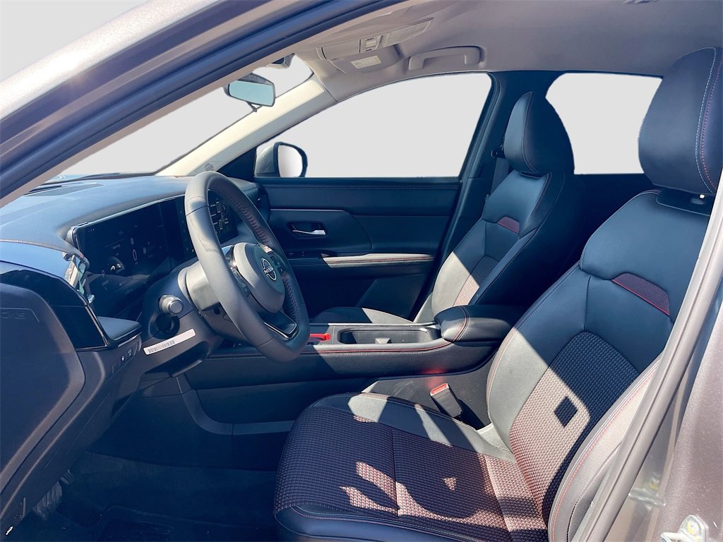 Used 2025 Nissan Kicks SR image 10