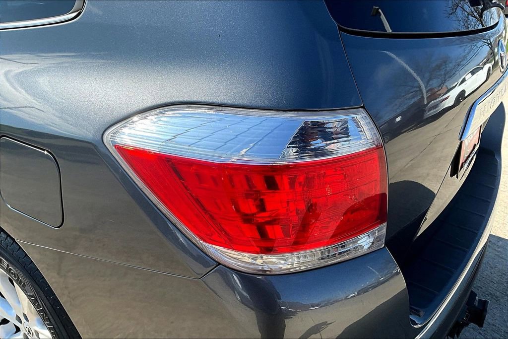Used 2012 Toyota Highlander SE w/ Tow Pkg image 23