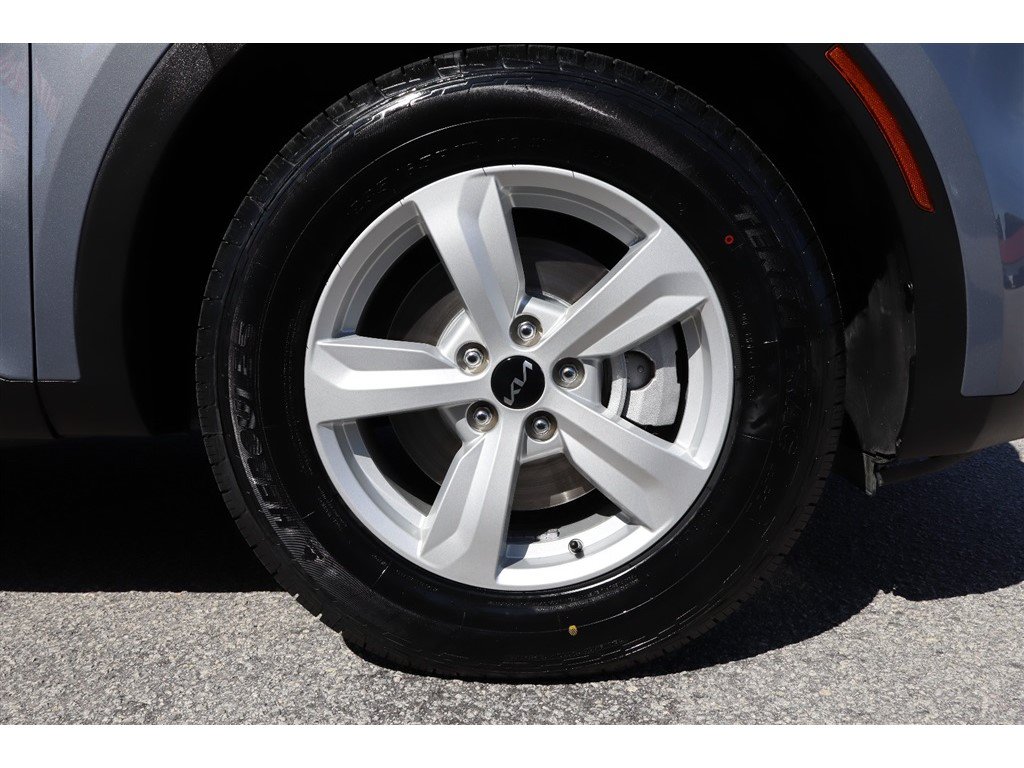 Used 2022 Kia Sorento LX FWD image 9