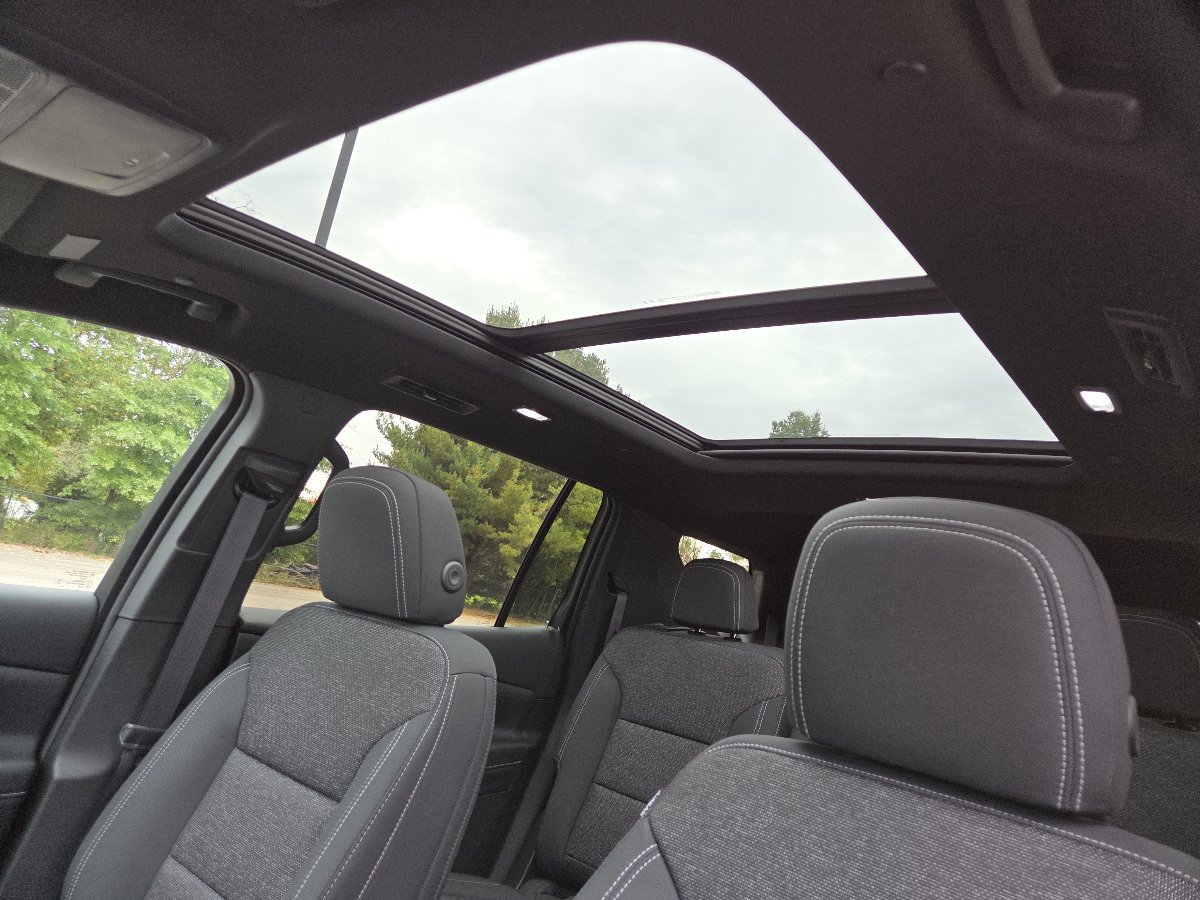 New 2027 Chevrolet Traverse LT w/ Sun and Wheel Package AWD/4WD image 3