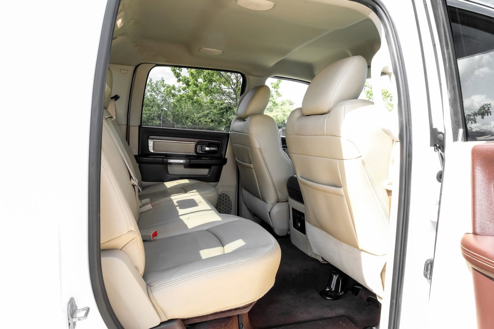 Used 2014 RAM 3500 Laramie image 46