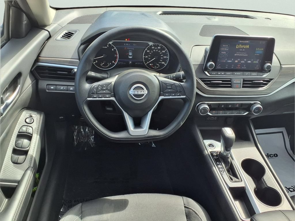 Used 2025 Nissan Altima 2.5 SV FWD image 8
