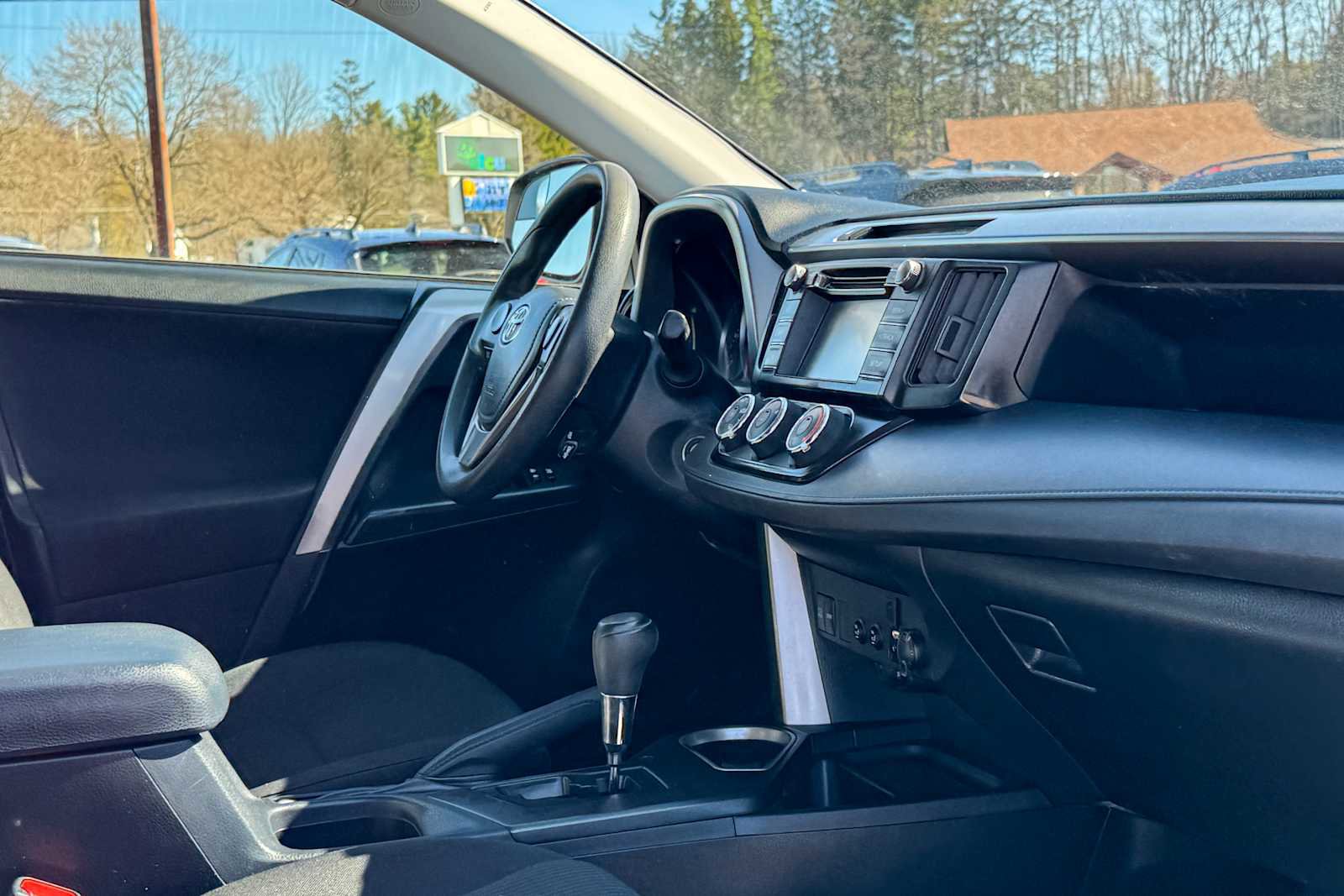 Used 2016 Toyota RAV4 LE image 10