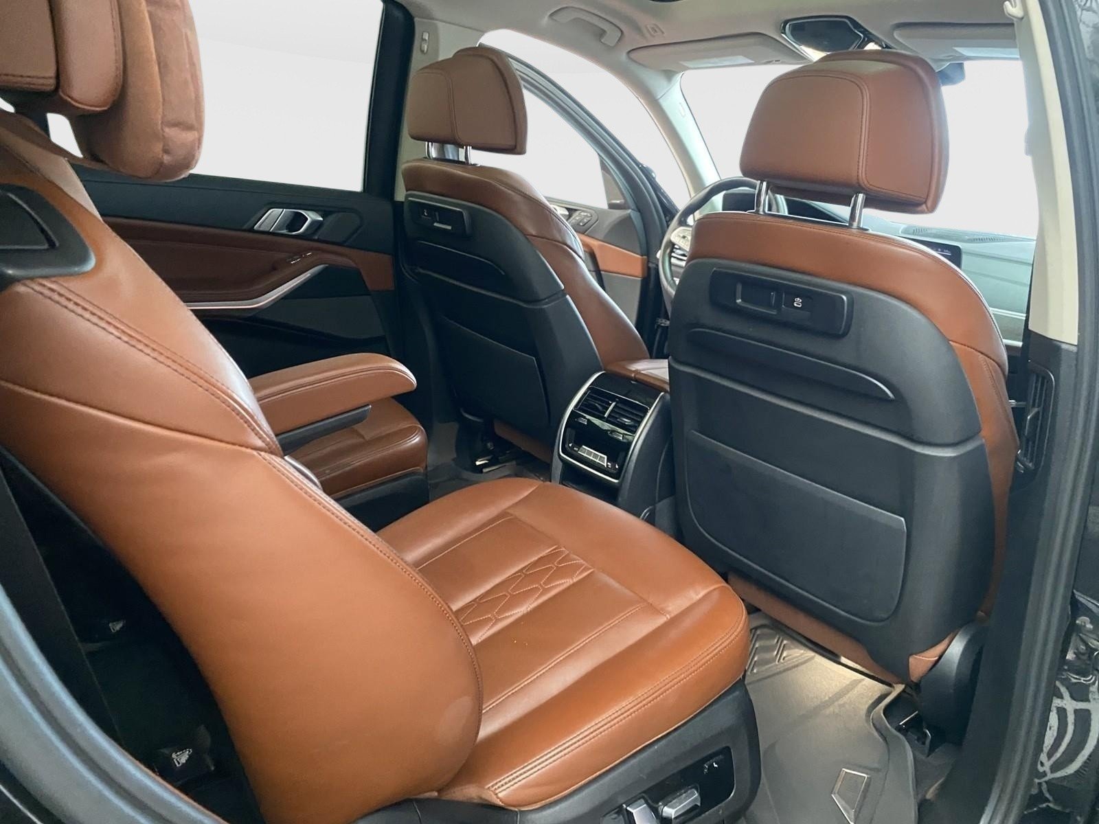 Used 2020 BMW X7 xDrive40i w/ Executive Package AWD/4WD image 12