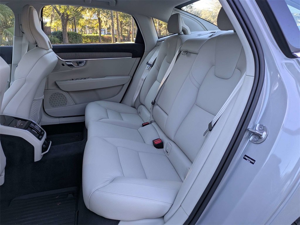 Used 2025 Volvo S90 B6 Plus image 13