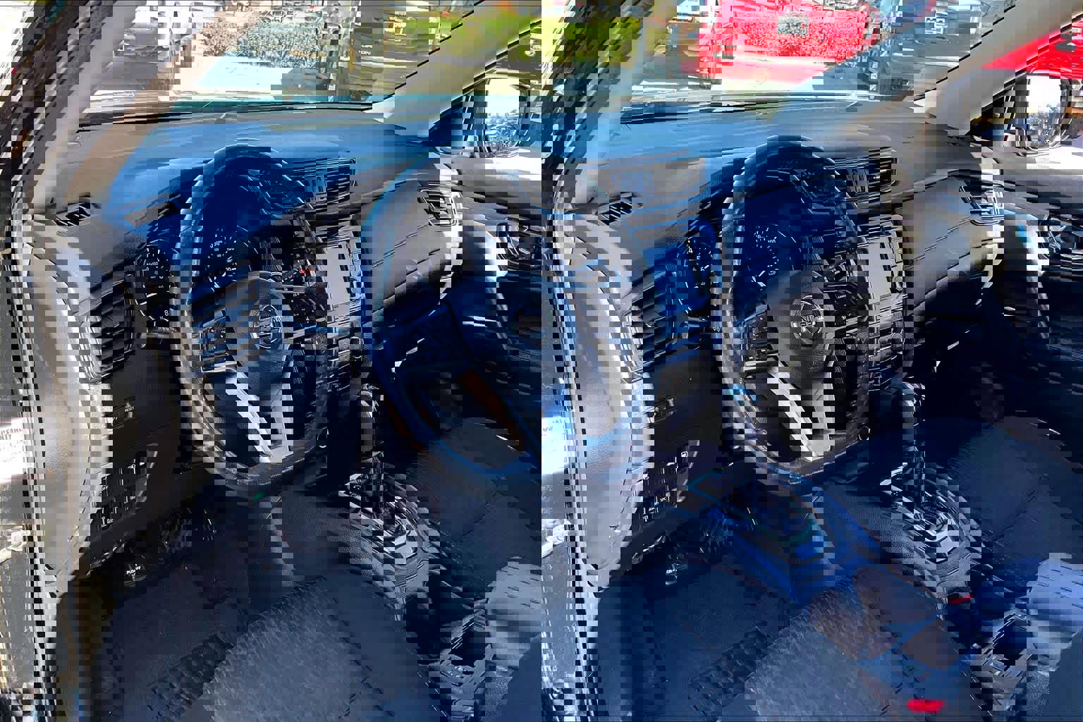 Used 2018 Nissan Rogue SV image 18