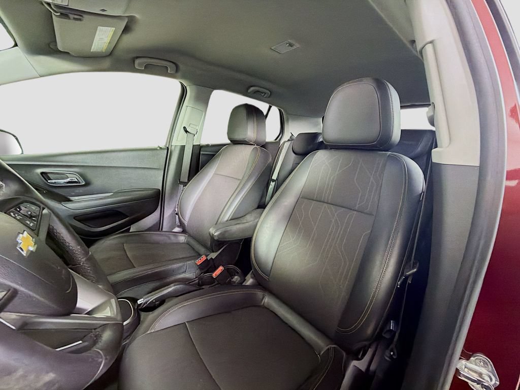 Used 2022 Chevrolet Trax LT w/ LT Convenience Package AWD/4WD image 14