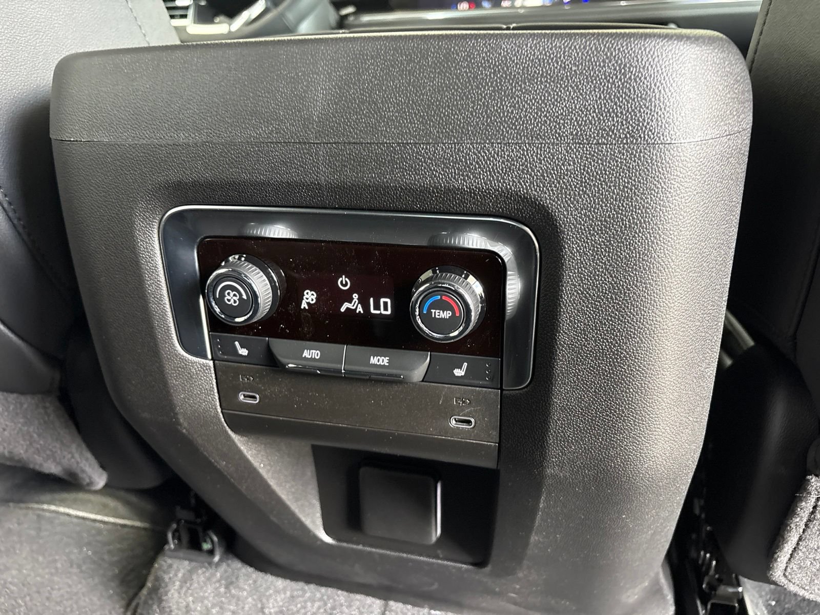New 2026 Chevrolet Suburban LT w/ Comfort Package AWD/4WD image 24