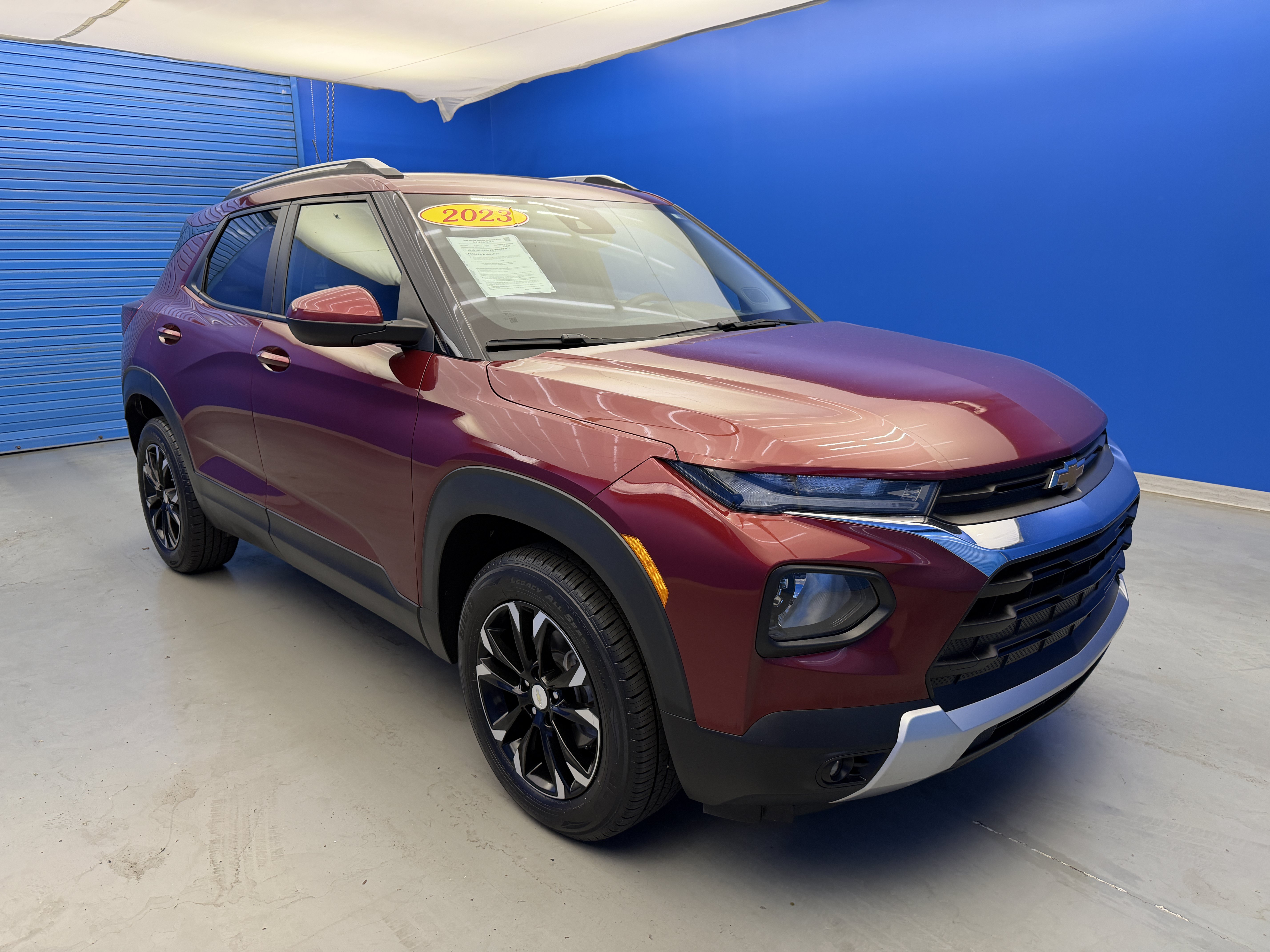 Used 2023 Chevrolet TrailBlazer LT w/ Convenience Package AWD/4WD image 2