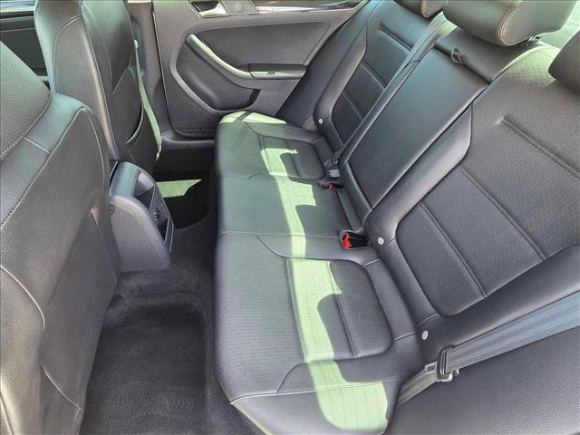 Used 2016 Volkswagen Jetta SEL FWD image 18
