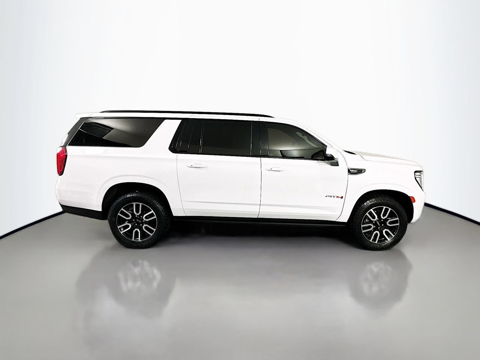 Used 2022 GMC Yukon XL AT4 AWD/4WD image 8