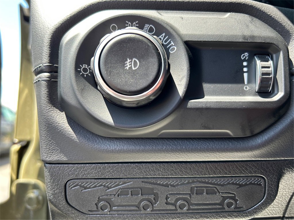 New 2025 Jeep Wrangler Rubicon w/ Technology Group image 18