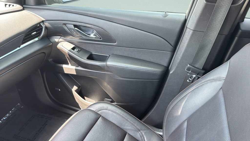 Used 2023 Chevrolet Traverse High Country FWD image 13